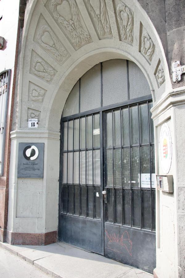 Budget Apartment By Hi5 - Center Of The Center Budapeste Exterior foto